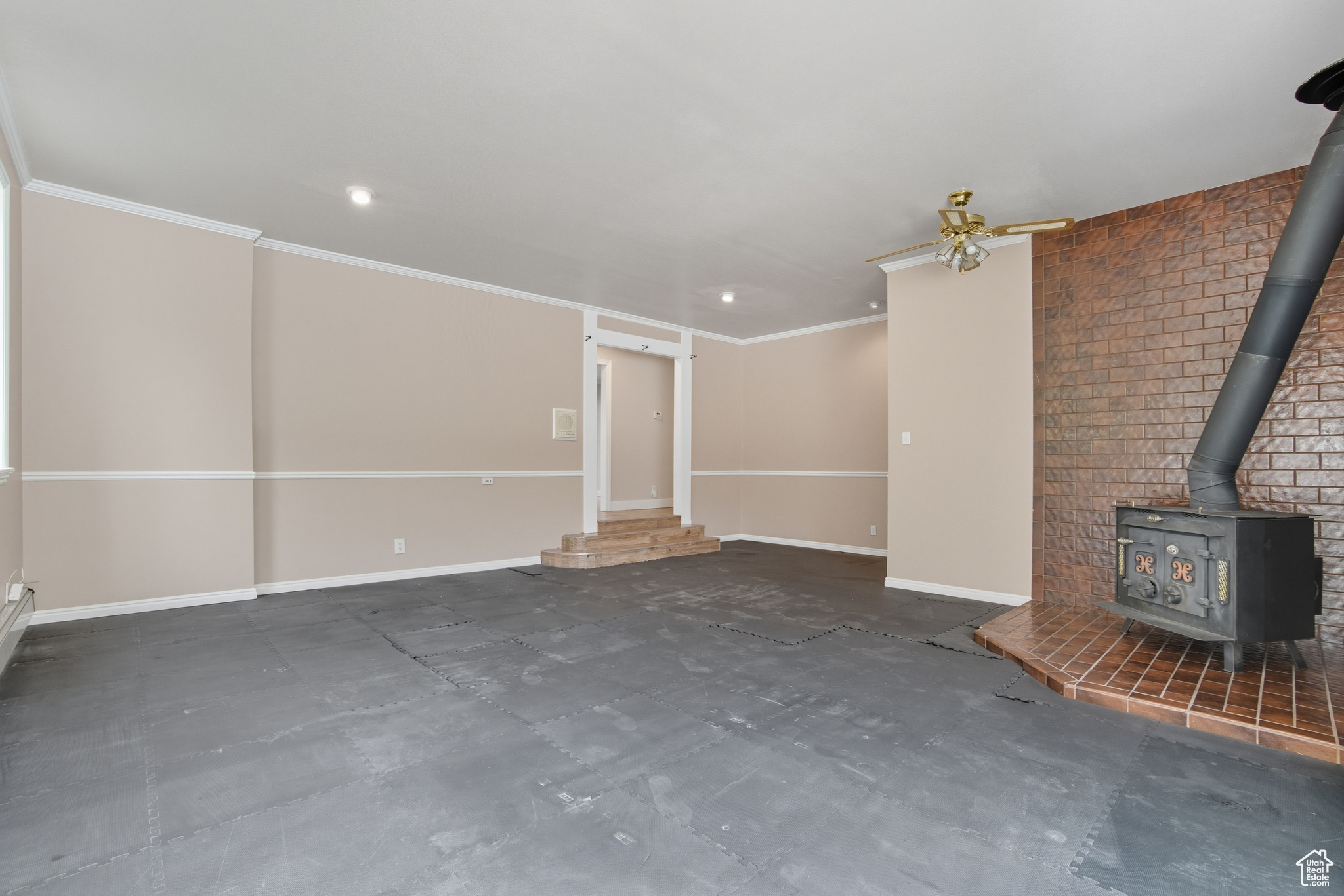 WOODLAND HILLS - Residential