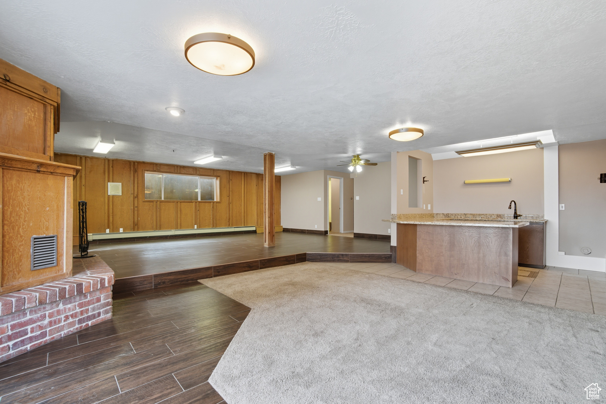 WOODLAND HILLS - Residential