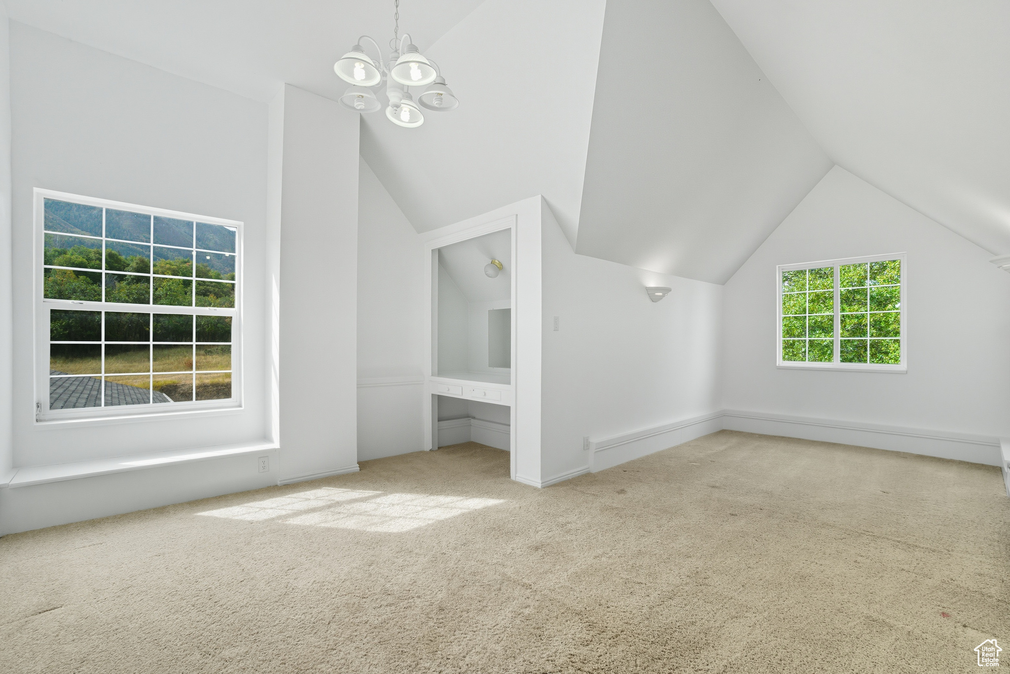 WOODLAND HILLS - Residential