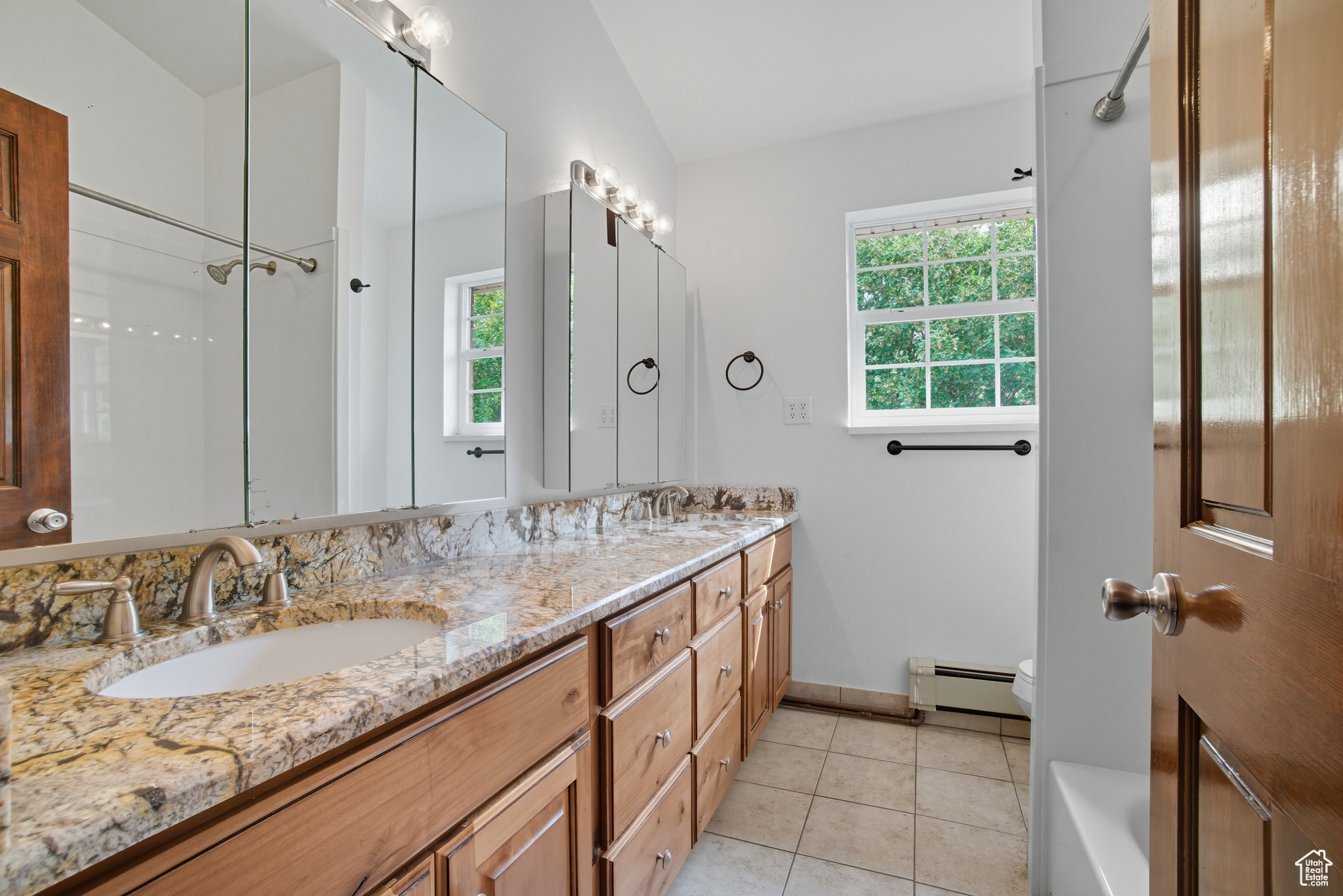 WOODLAND HILLS - Residential