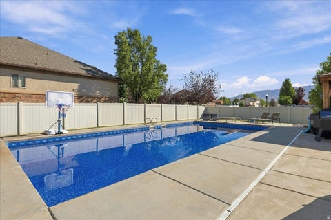 Tiny photo for 554 W 2400 S, Syracuse, UT 84075 (MLS # 2184985)