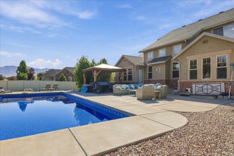Tiny photo for 554 W 2400 S, Syracuse, UT 84075 (MLS # 2184985)