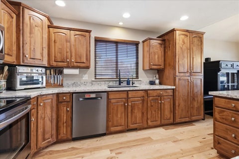 Tiny photo for 554 W 2400 S, Syracuse, UT 84075 (MLS # 2184985)