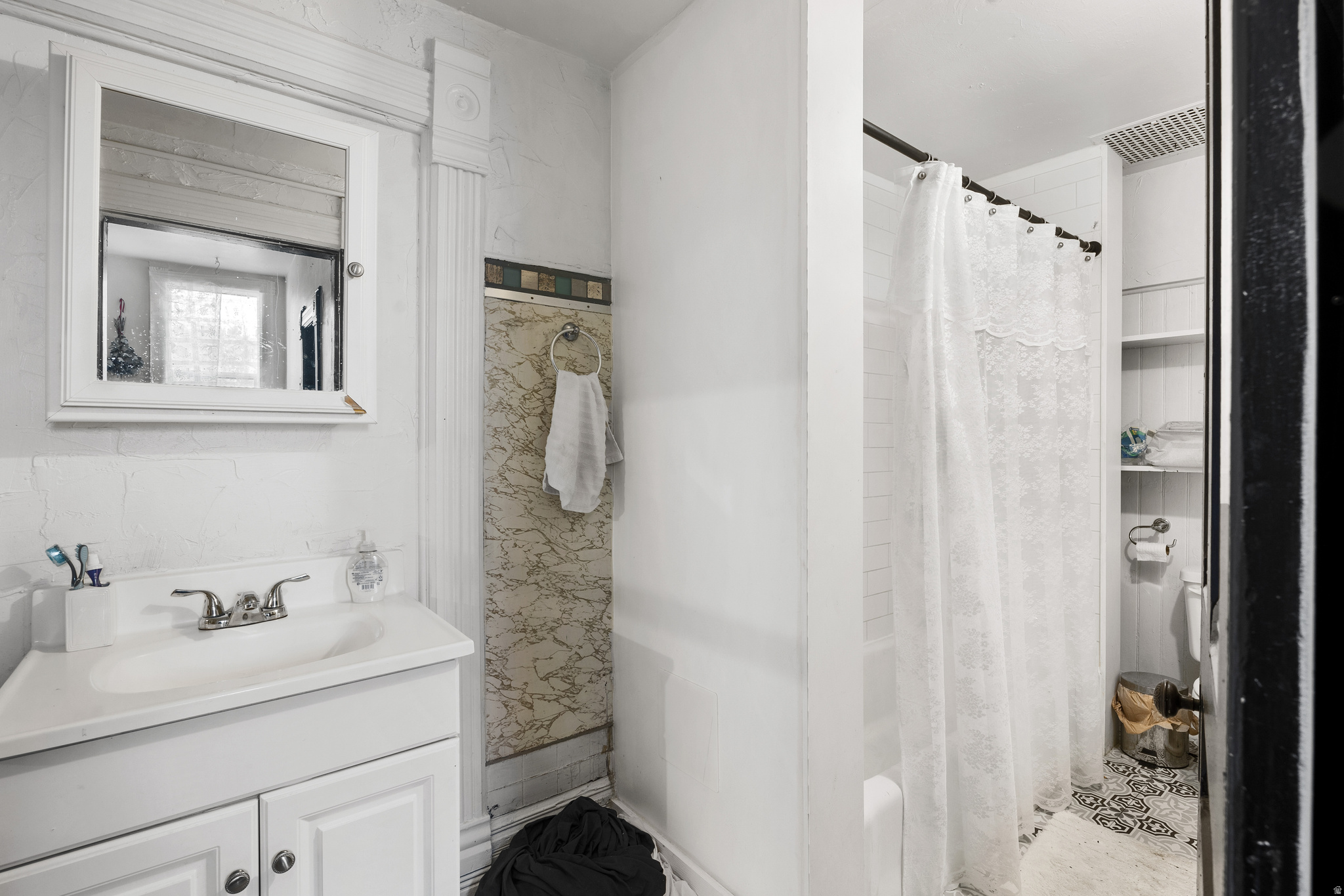 THE AVENUES - Residential Income