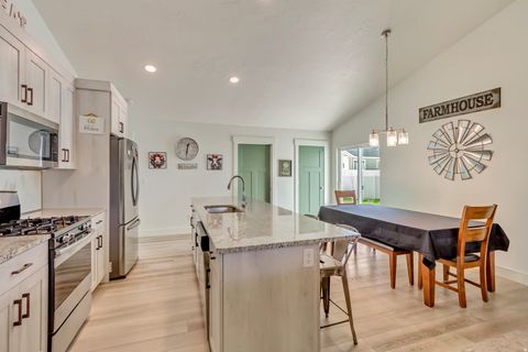 Tiny photo for 40 E 920 N, Santaquin, UT 84655 (MLS # 2126423)