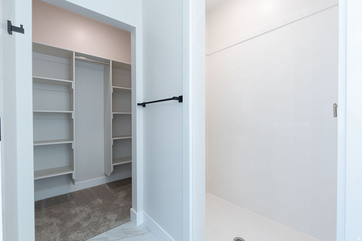 IRON WEST - Residential