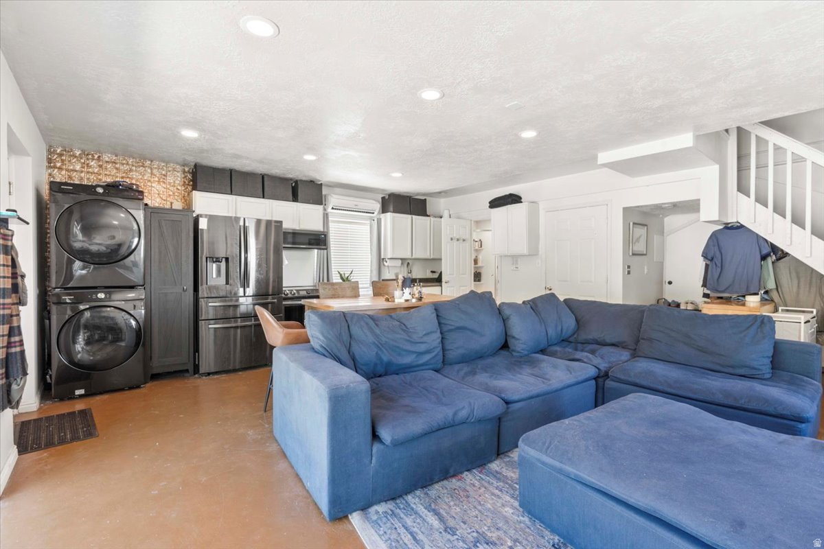 CRESTWOOD SUB - Residential