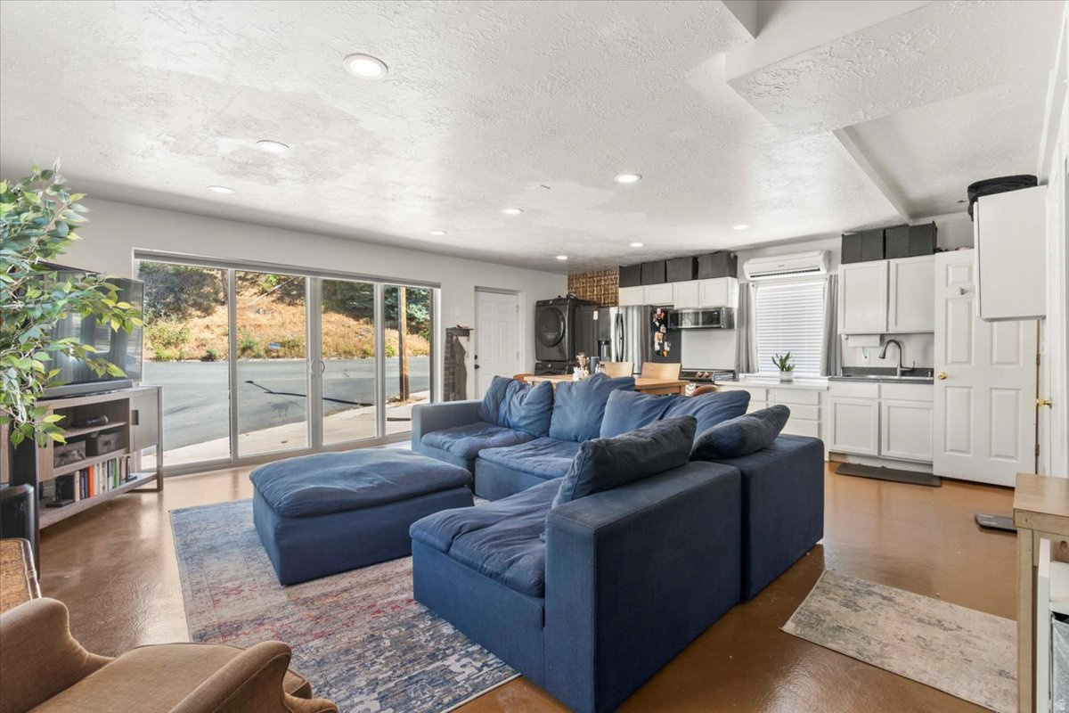 CRESTWOOD SUB - Residential