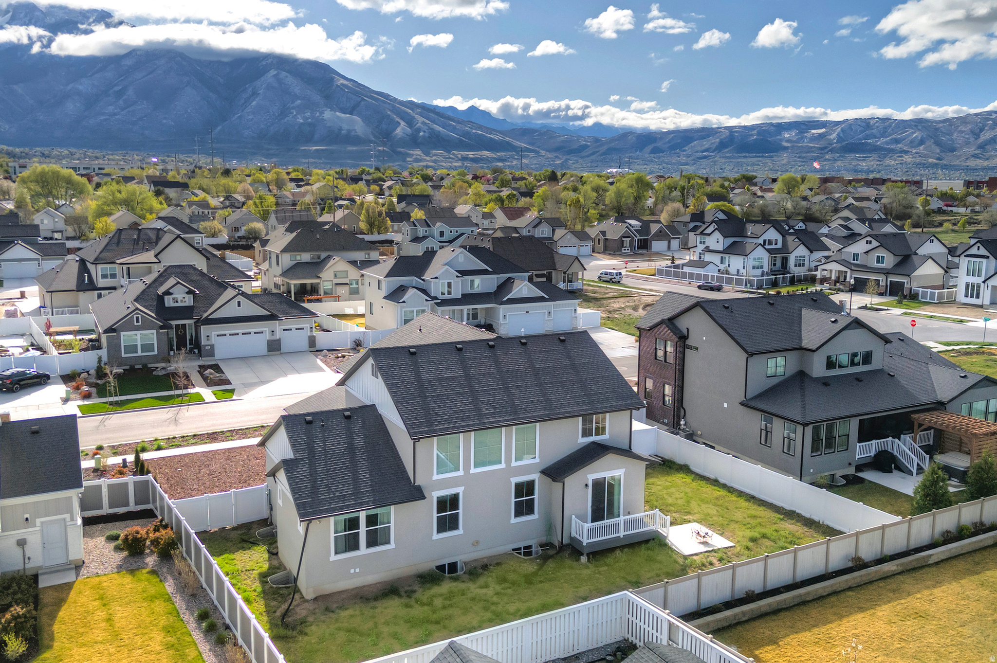 WILLOW CREEK - Residential