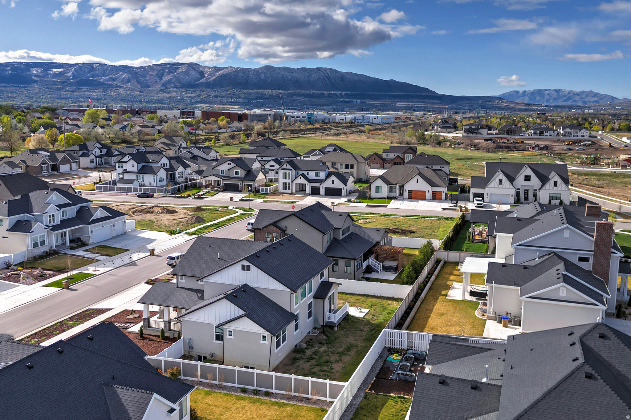 WILLOW CREEK - Residential