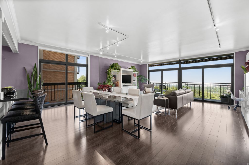 Photo of 940 S DONNER WAY #270, Salt Lake City, UT 84108 (MLS # 2168113)