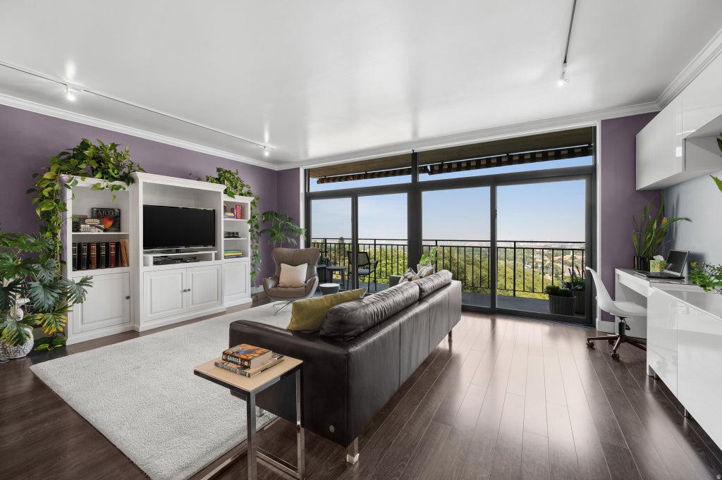 Photo of 940 S DONNER WAY #270, Salt Lake City, UT 84108 (MLS # 2168113)