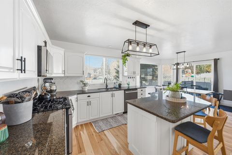 Tiny photo for 398 W 2660 N, Lehi, UT 84043 (MLS # 2137035)