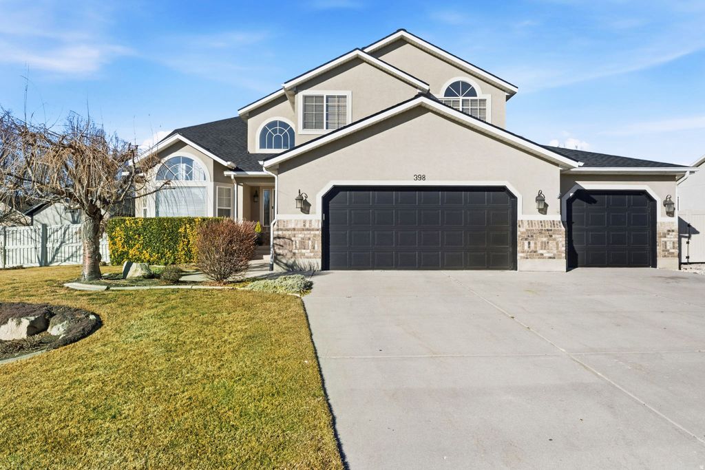 Photo of 398 W 2660 N, Lehi, UT 84043 (MLS # 2137035)