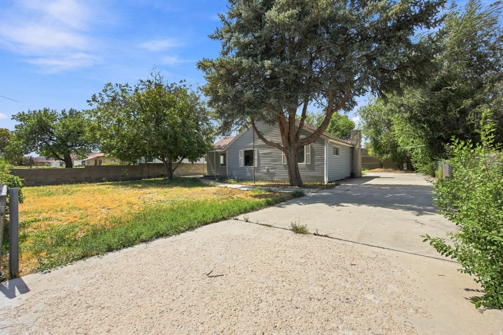 Photo of 1416 S CHEYENNE ST, Salt Lake City, UT 84104 (MLS # 2182343)