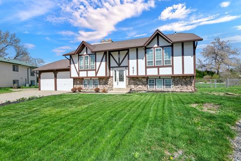 Photo of 437 E 1200 N, Layton, UT 84041 (MLS # 2147682)