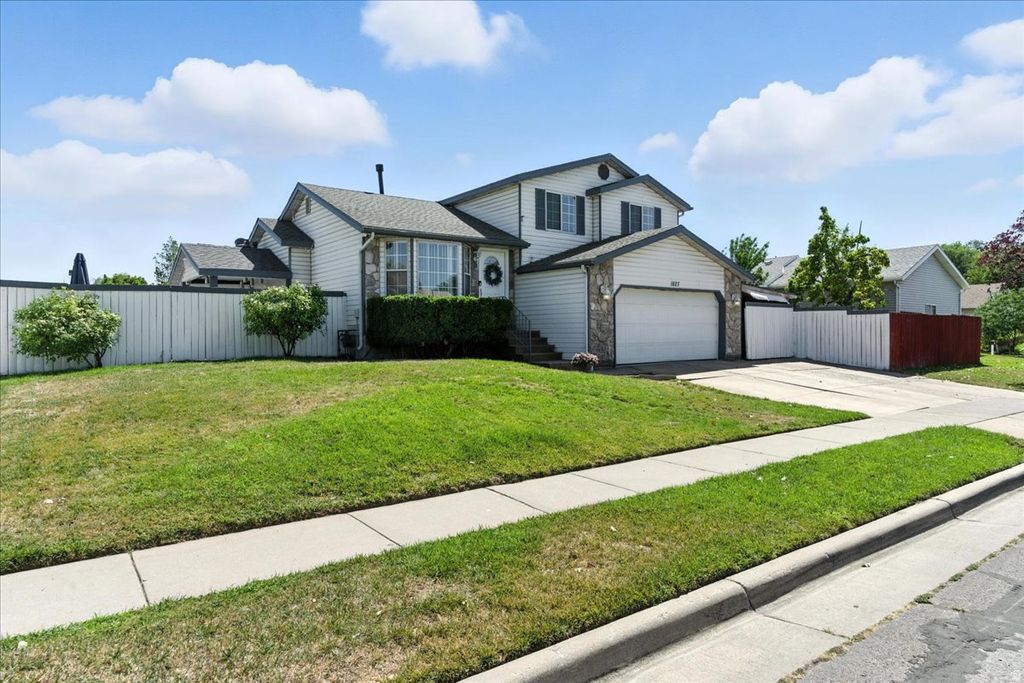 Photo of 1827 W OMNI AVE, Salt Lake City, UT 84116 (MLS # 2141320)
