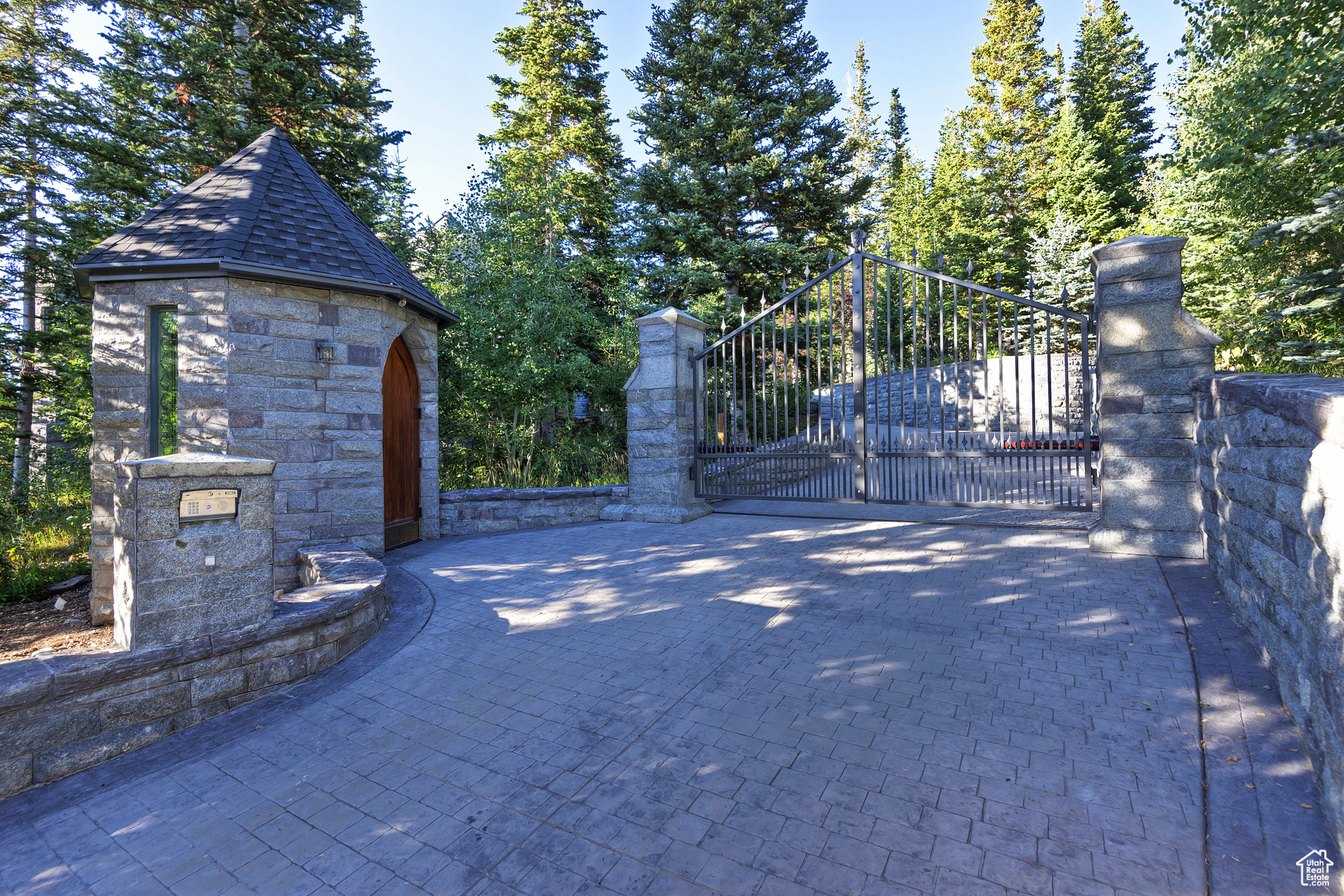 Park City, Utah 84060, United States, 5 Bedrooms Bedrooms, ,7 BathroomsBathrooms,Residential,Pending,138142