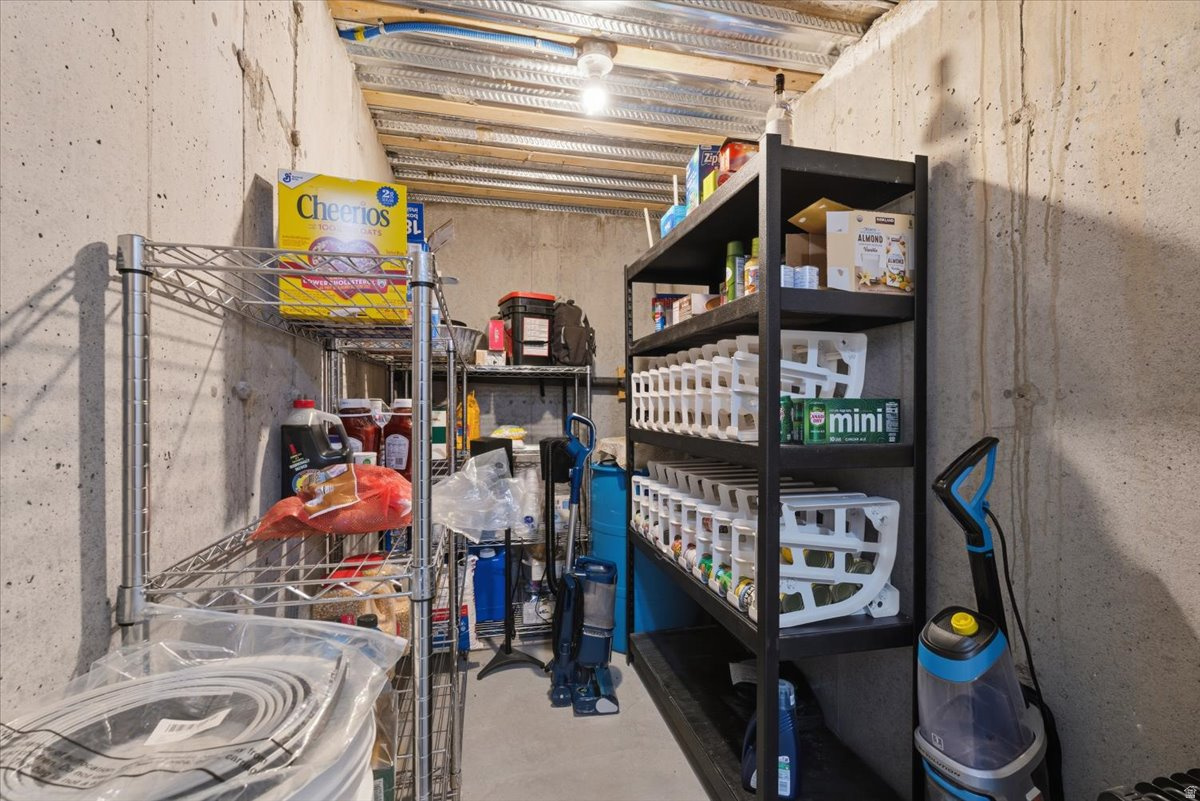 HOLBROOK FARMS - Residential Income