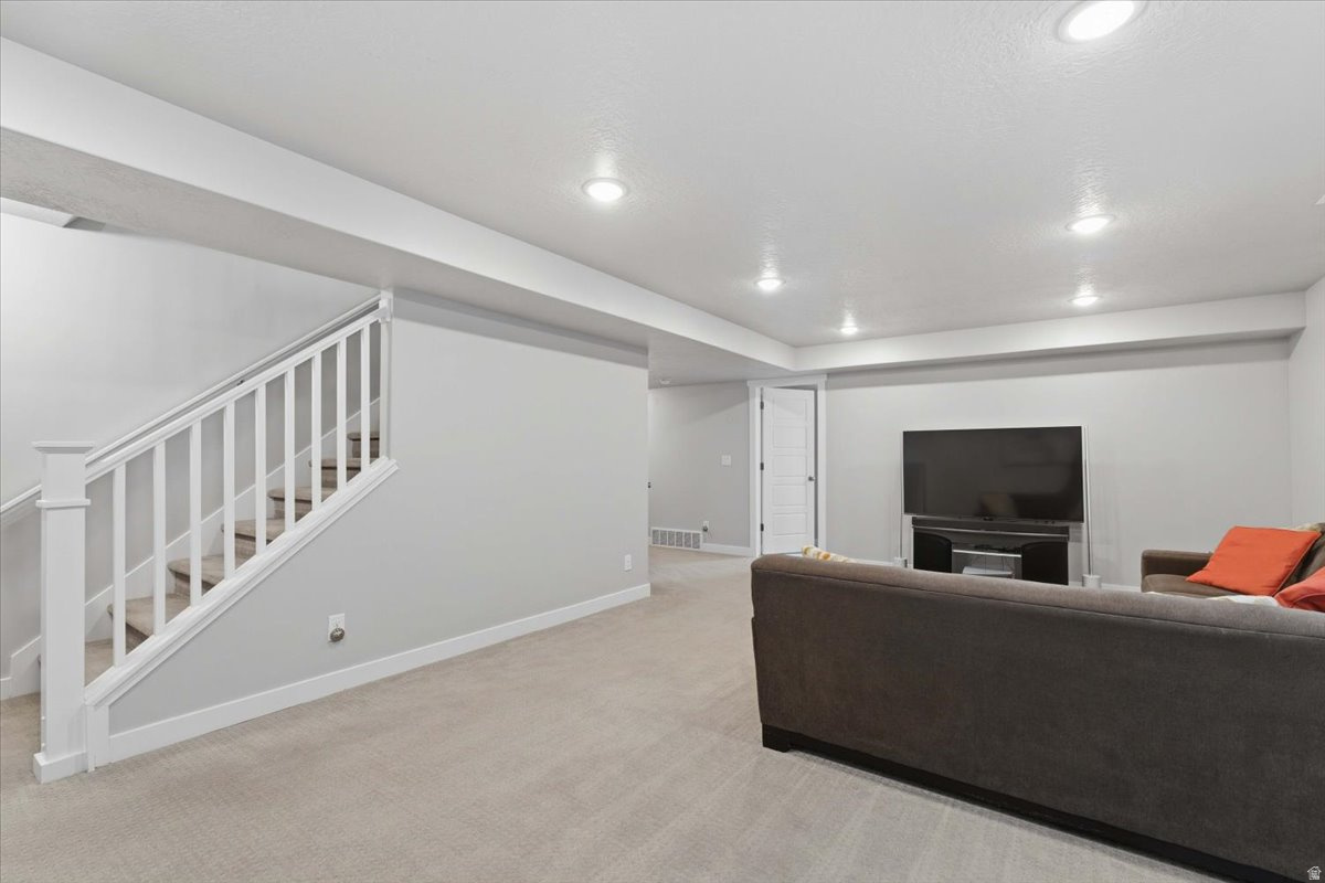 HOLBROOK FARMS - Residential Income