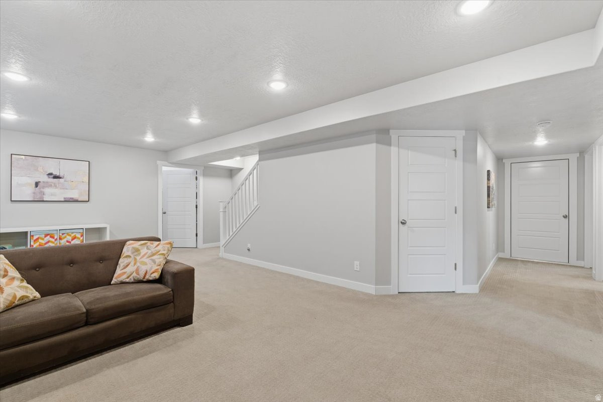 HOLBROOK FARMS - Residential Income