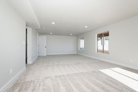 Tiny photo for 2710 S DRIVER CIR, Garden City, UT 84028 (MLS # 2127197)