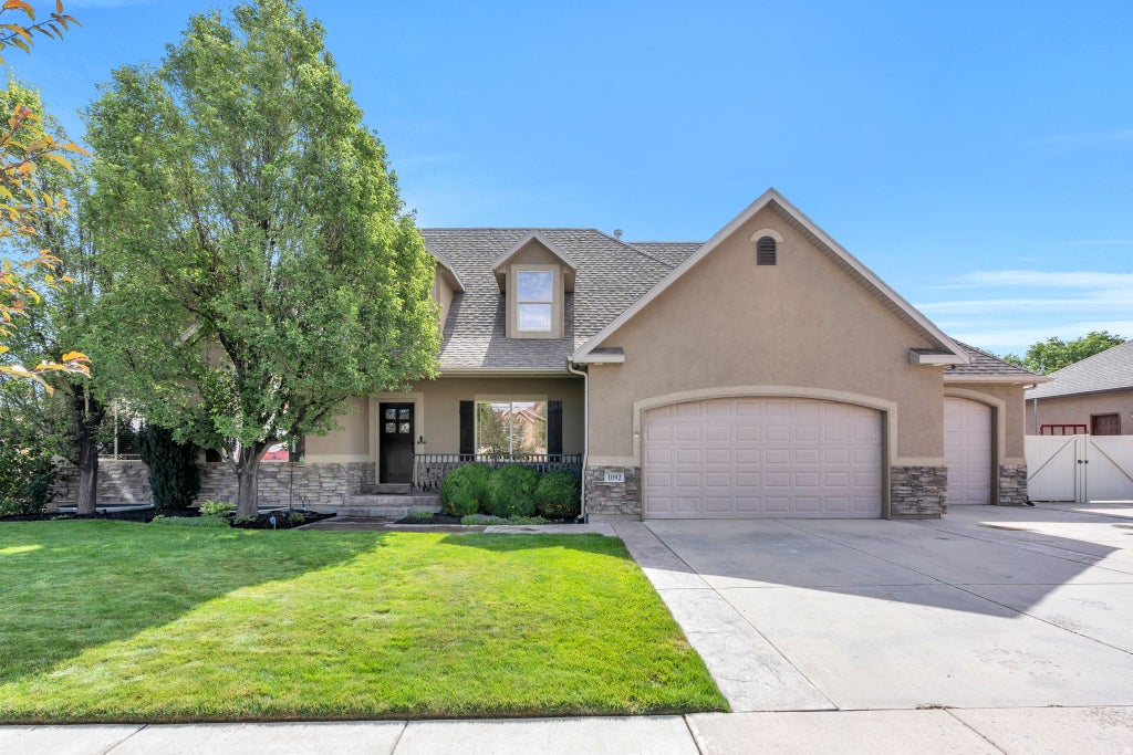 Photo of 1092 N COYOTE RUN, Saratoga Springs, UT 84045 (MLS # 2185964)
