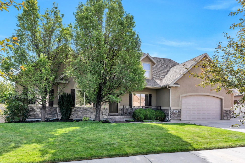 Photo of 1092 N COYOTE RUN, Saratoga Springs, UT 84045 (MLS # 2185964)