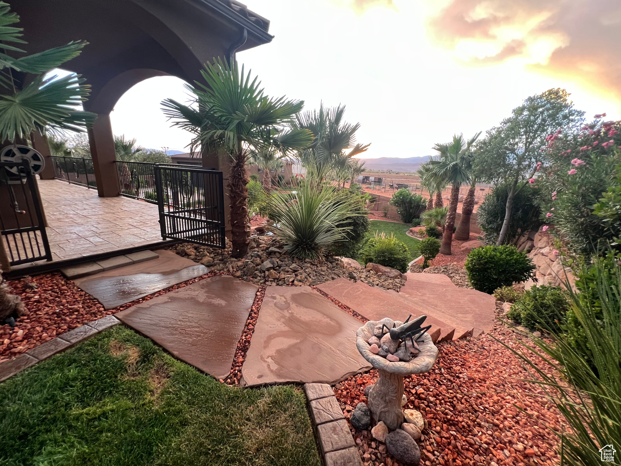 REDSTONE SPRINGS - Residential