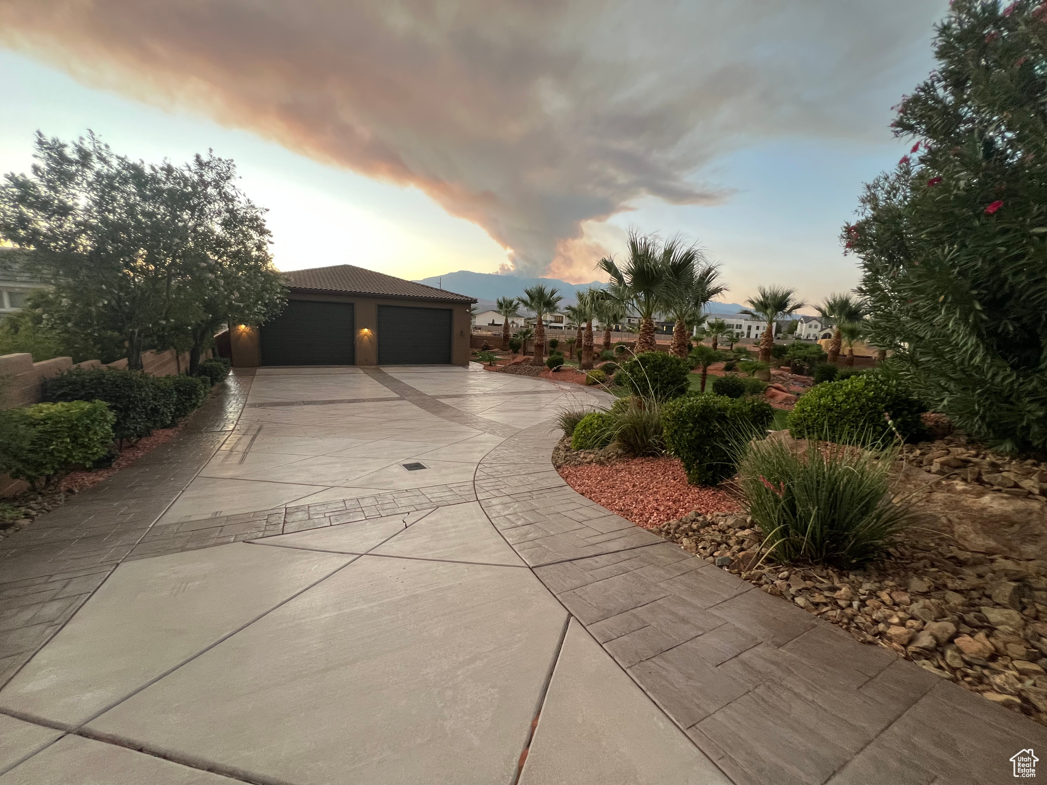 REDSTONE SPRINGS - Residential