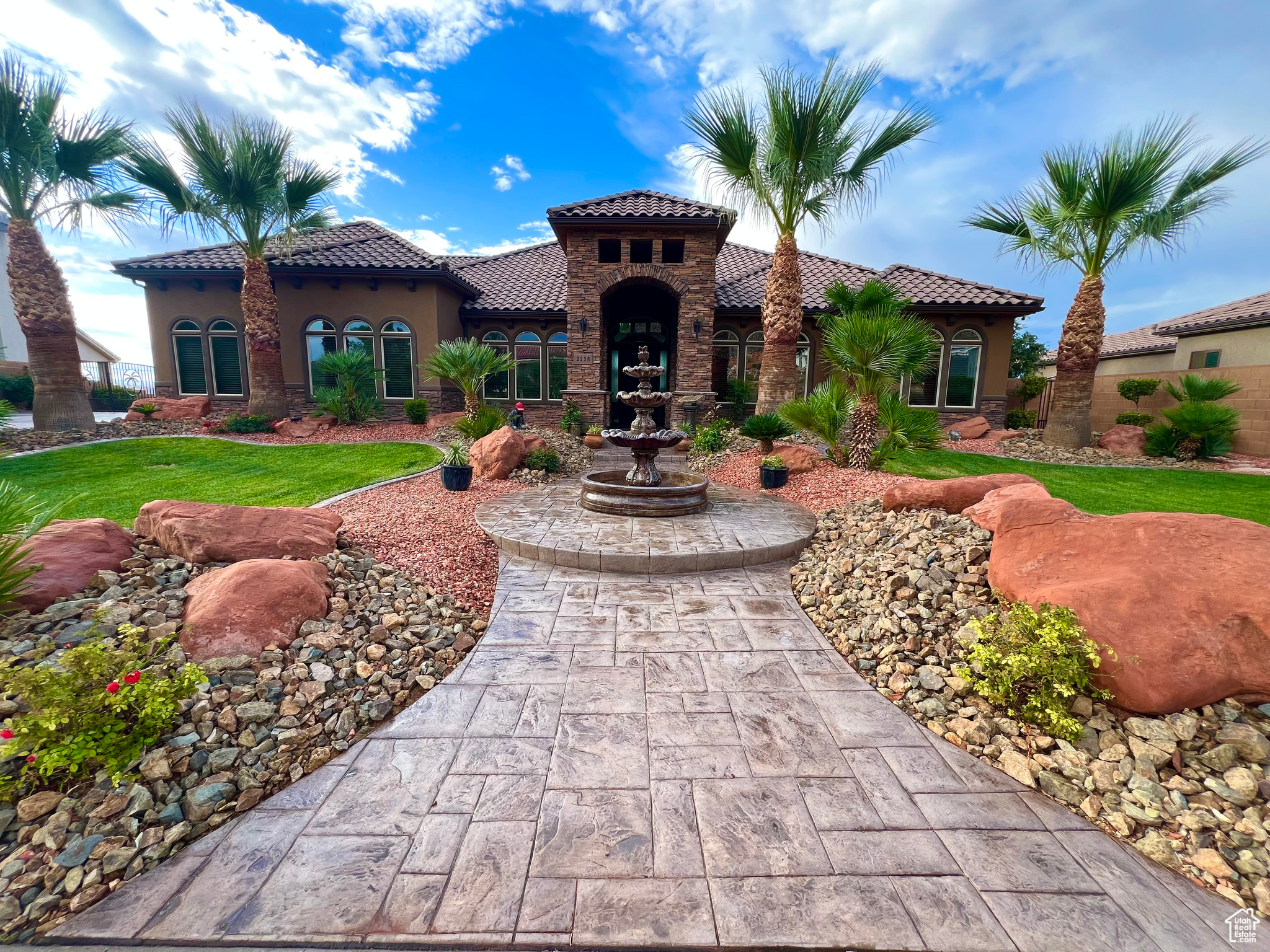 REDSTONE SPRINGS - Residential