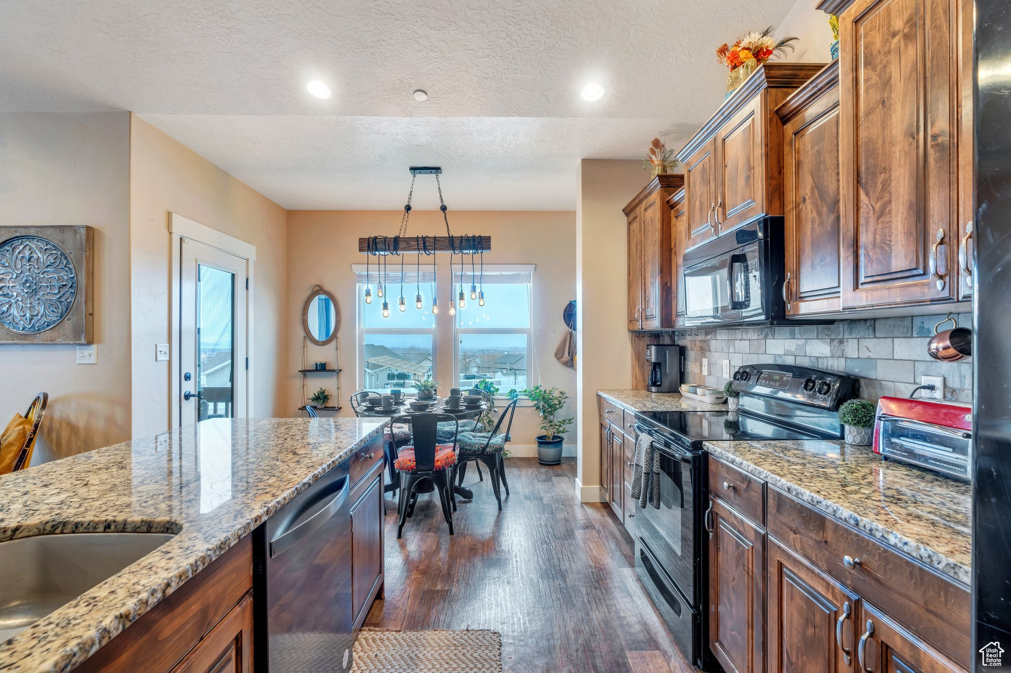 Elk Ridge, Utah 84651, United States, 6 Bedrooms Bedrooms, ,3 BathroomsBathrooms,Residential,Active,81712