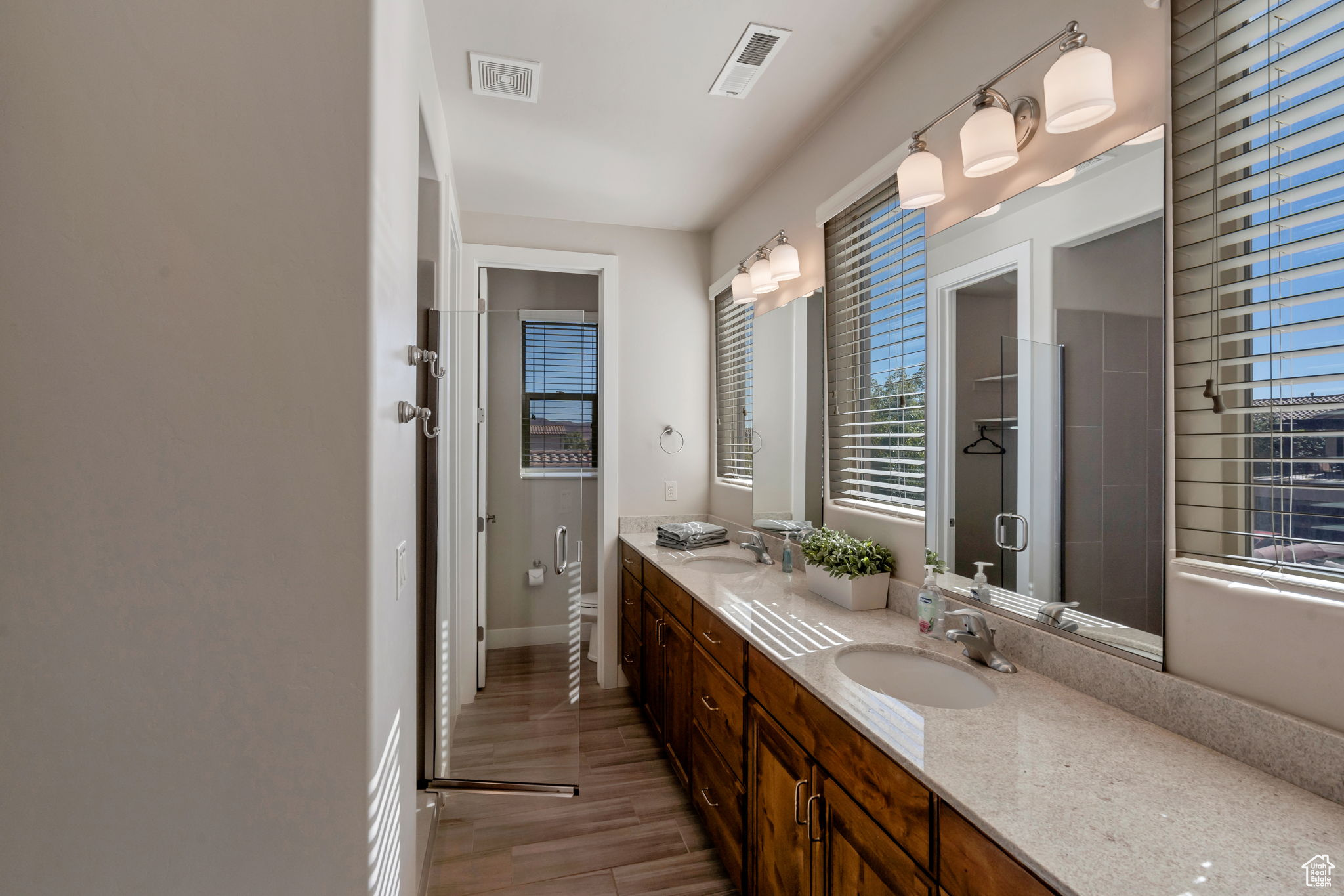 PARADISE VILLG ZION - Residential