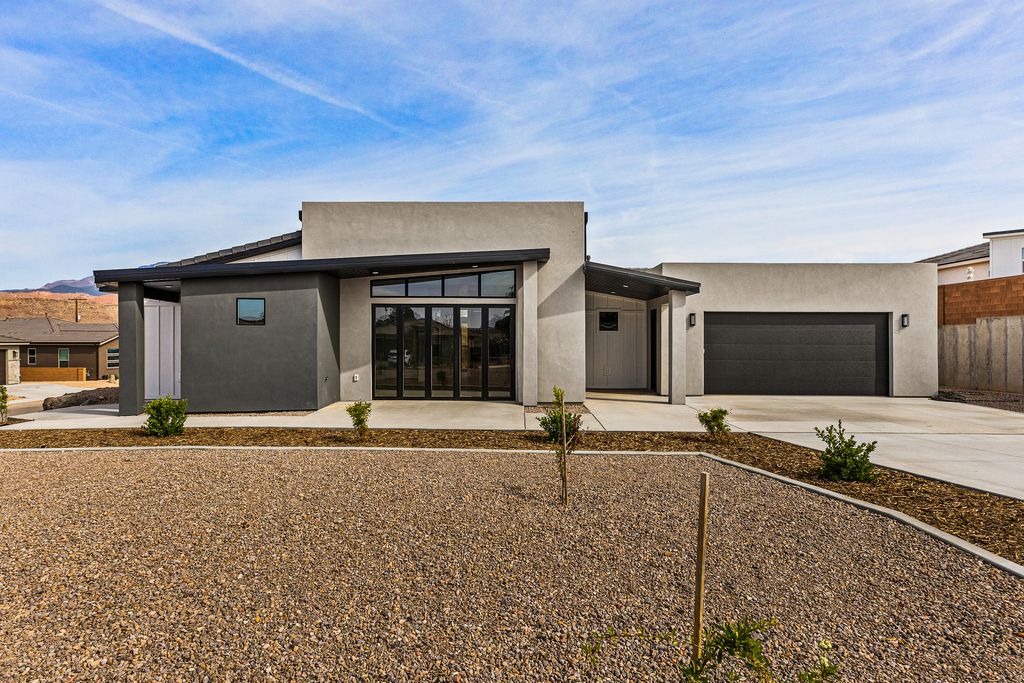 Photo of 156 N 3670 W, Hurricane, UT 84737 (MLS # 2151637)