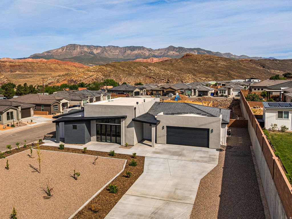 Photo of 156 N 3670 W, Hurricane, UT 84737 (MLS # 2151637)