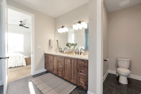 Tiny photo for 514 S 1450 W, Farmington, UT 84025 (MLS # 2128991)