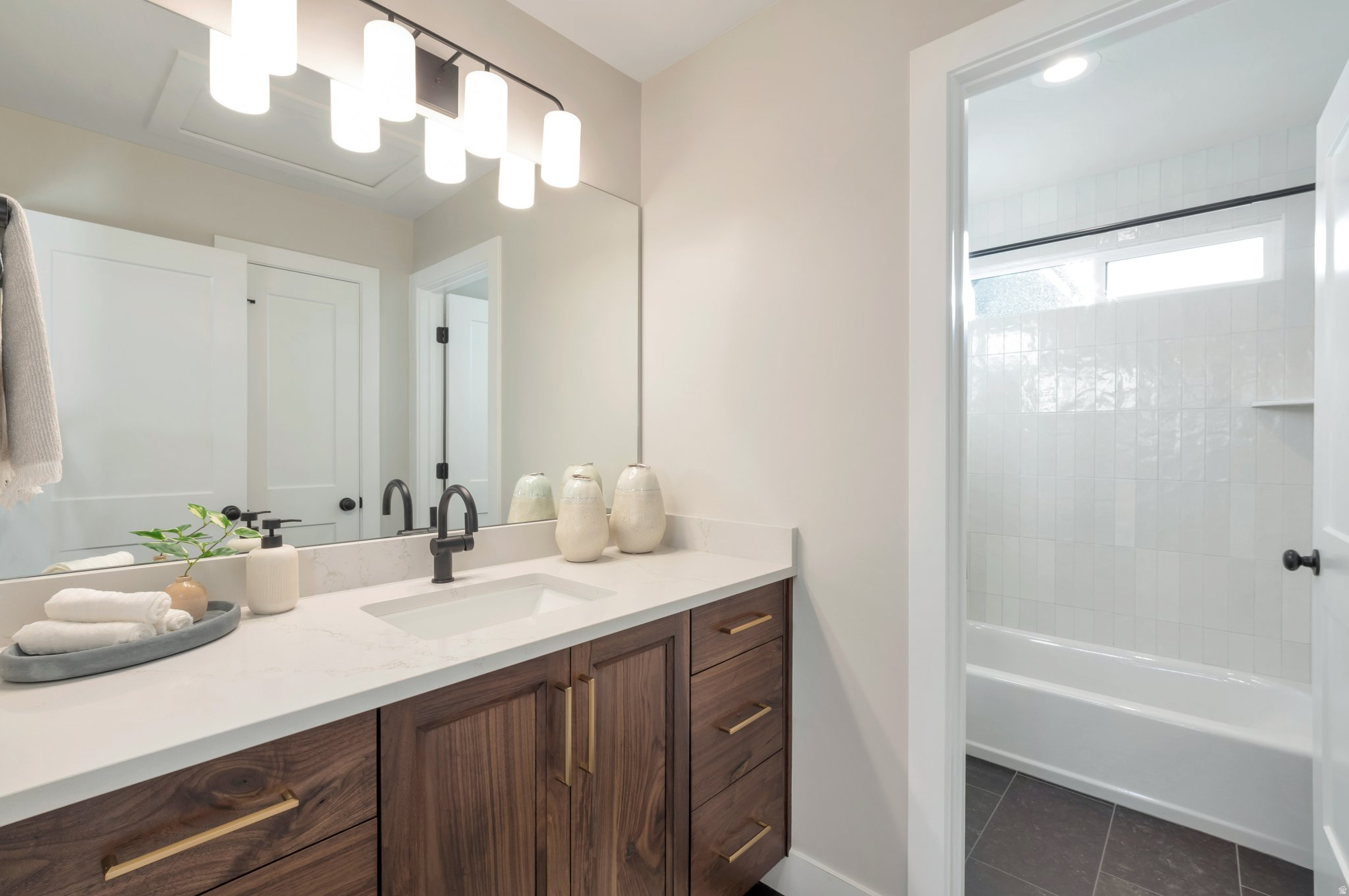 CHESTNUT FARMS - Residential