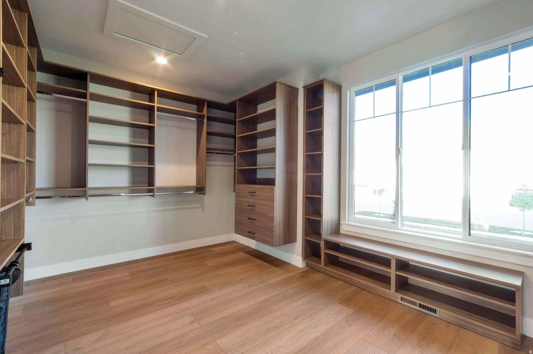 CHESTNUT FARMS - Residential