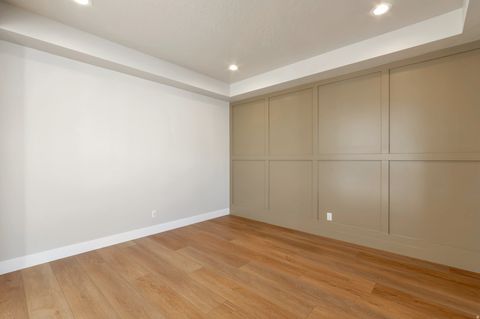 Tiny photo for 514 S 1450 W, Farmington, UT 84025 (MLS # 2128991)