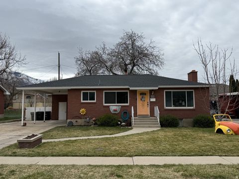 Photo of 1130 E HILLCREST Dr S, Springville, UT 84663 (MLS # 2143789)