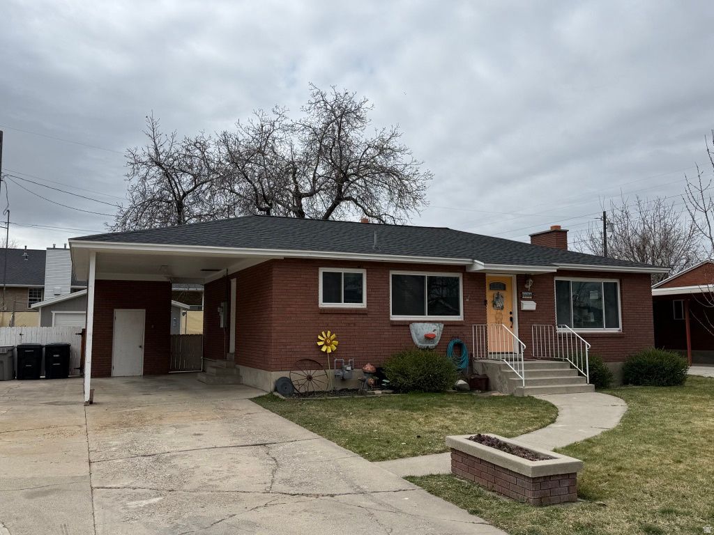 Photo of 1130 E HILLCREST Dr S, Springville, UT 84663 (MLS # 2143789)