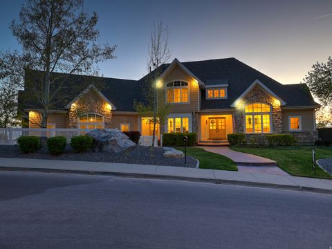 Photo of 943 N TERRACE DR, Provo, UT 84604 (MLS # 2121752)