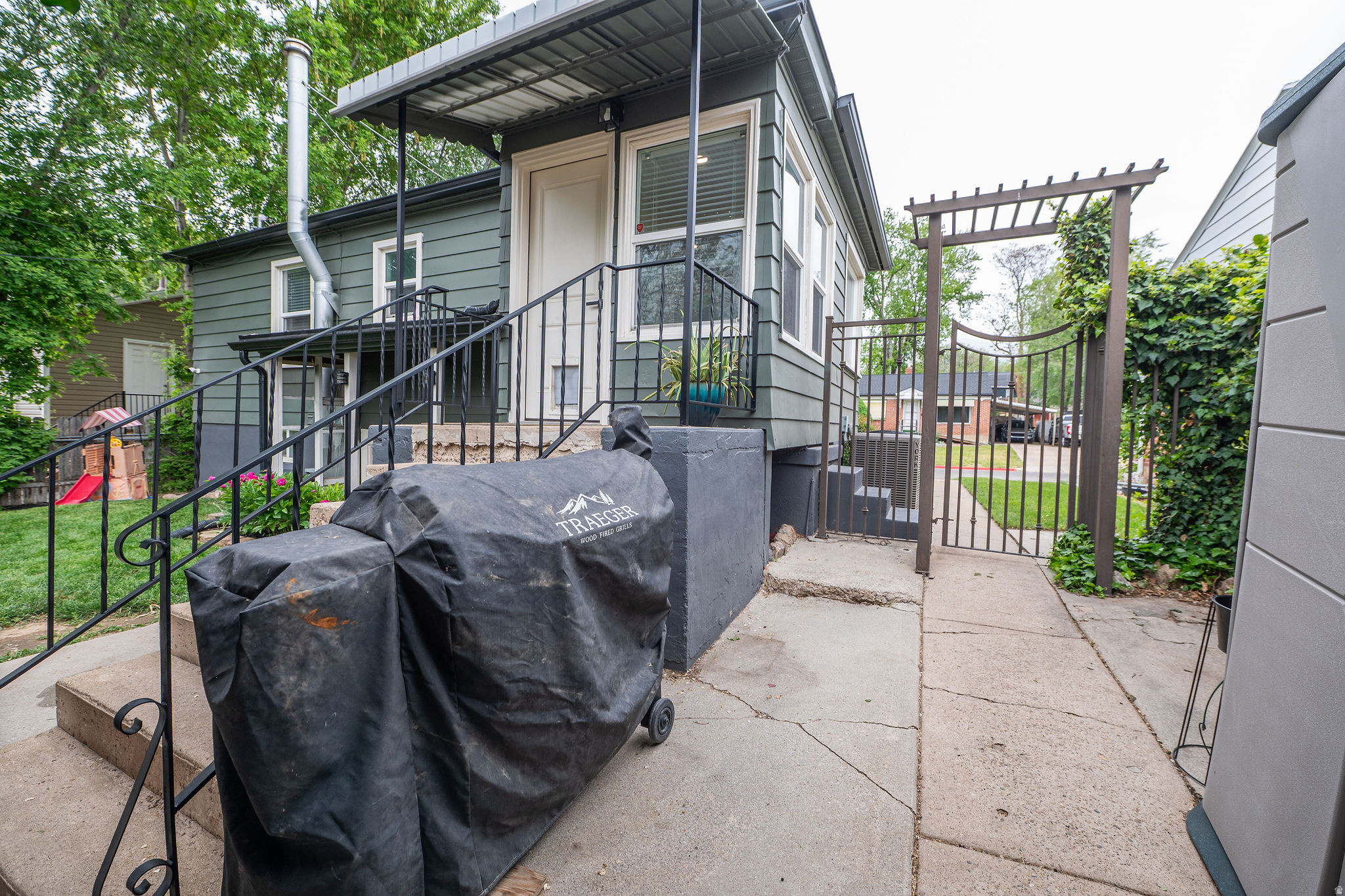 COUNTRY CLUB HEIGHTS - Residential
