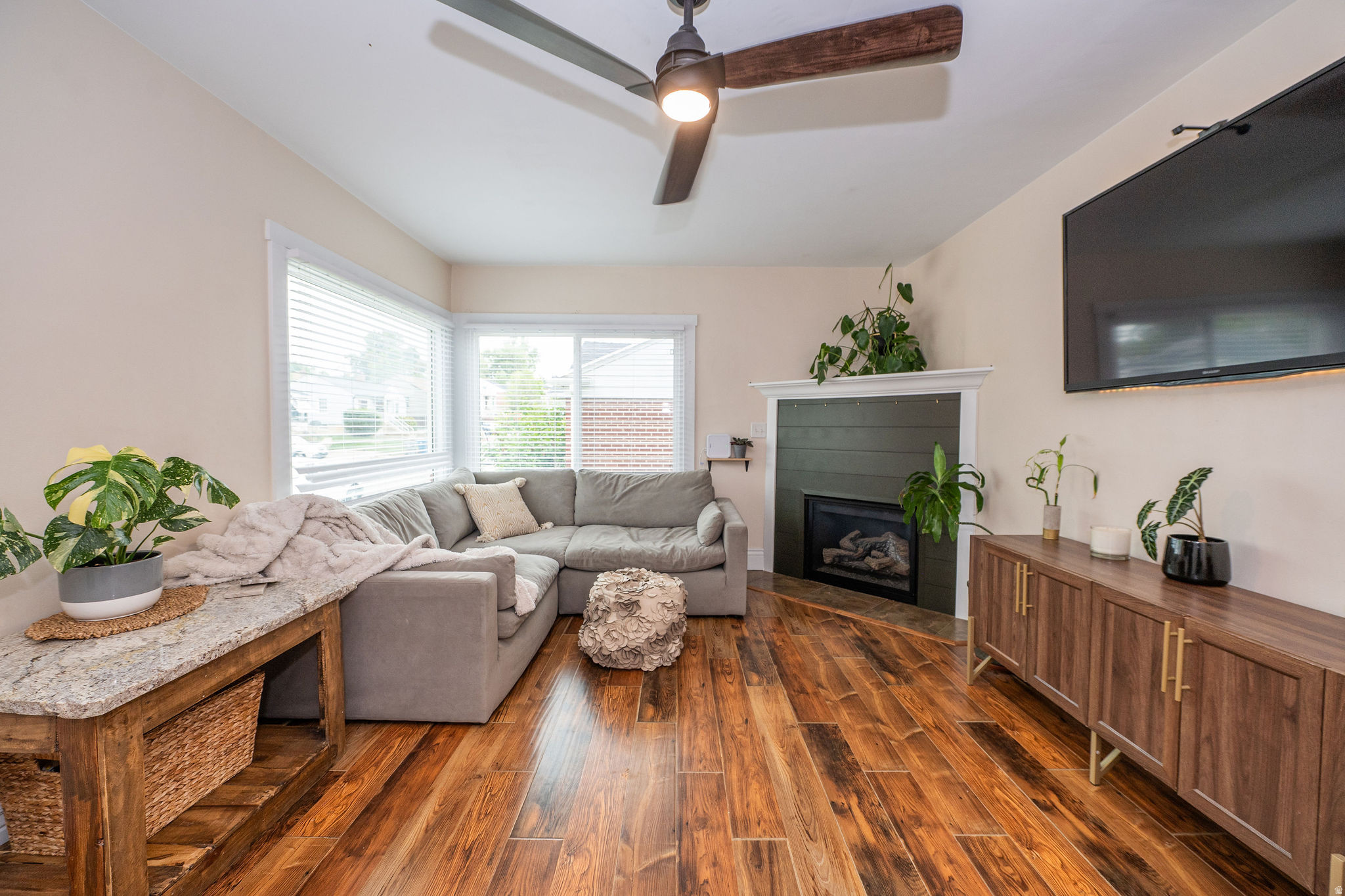 COUNTRY CLUB HEIGHTS - Residential