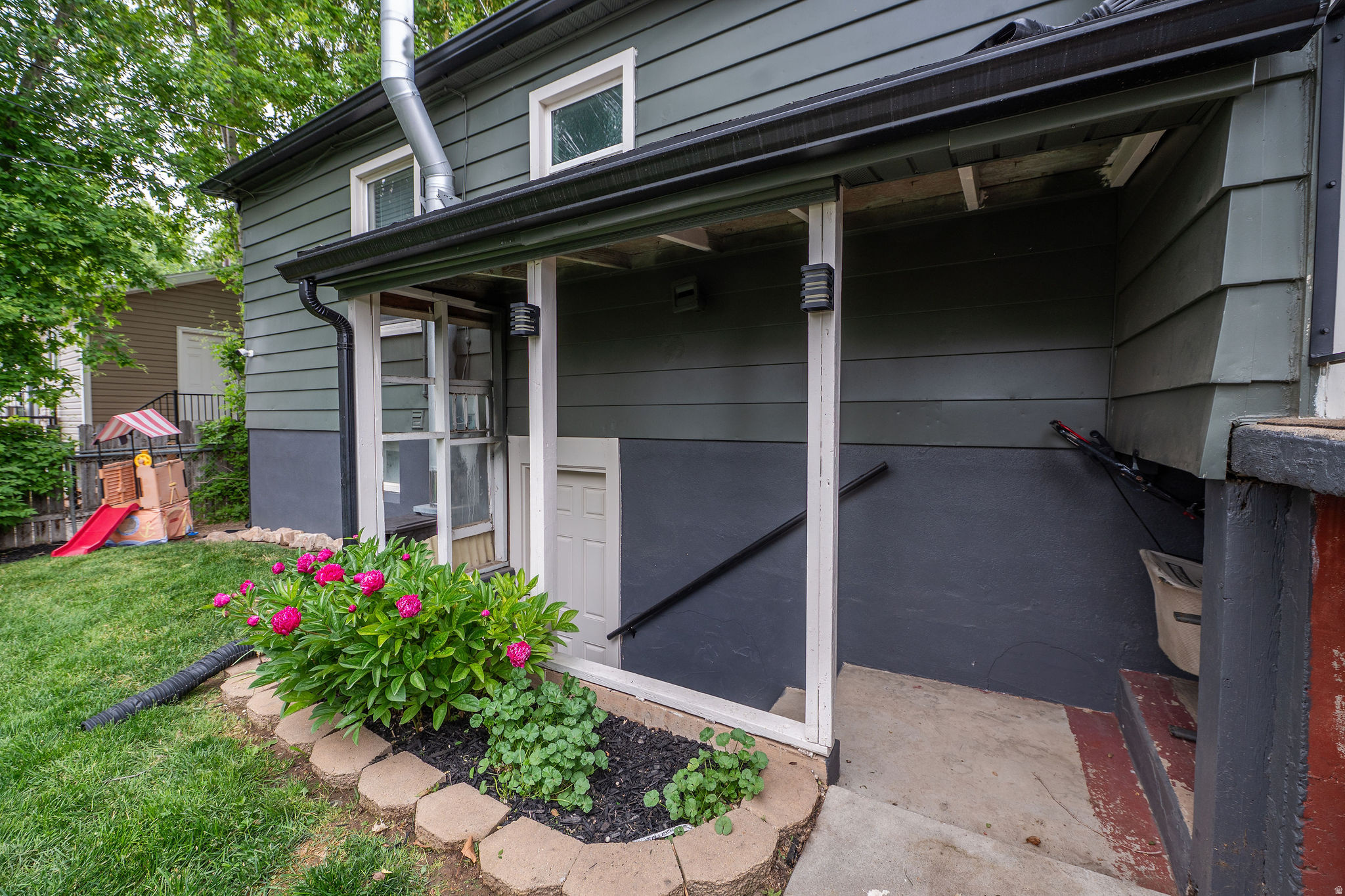 COUNTRY CLUB HEIGHTS - Residential