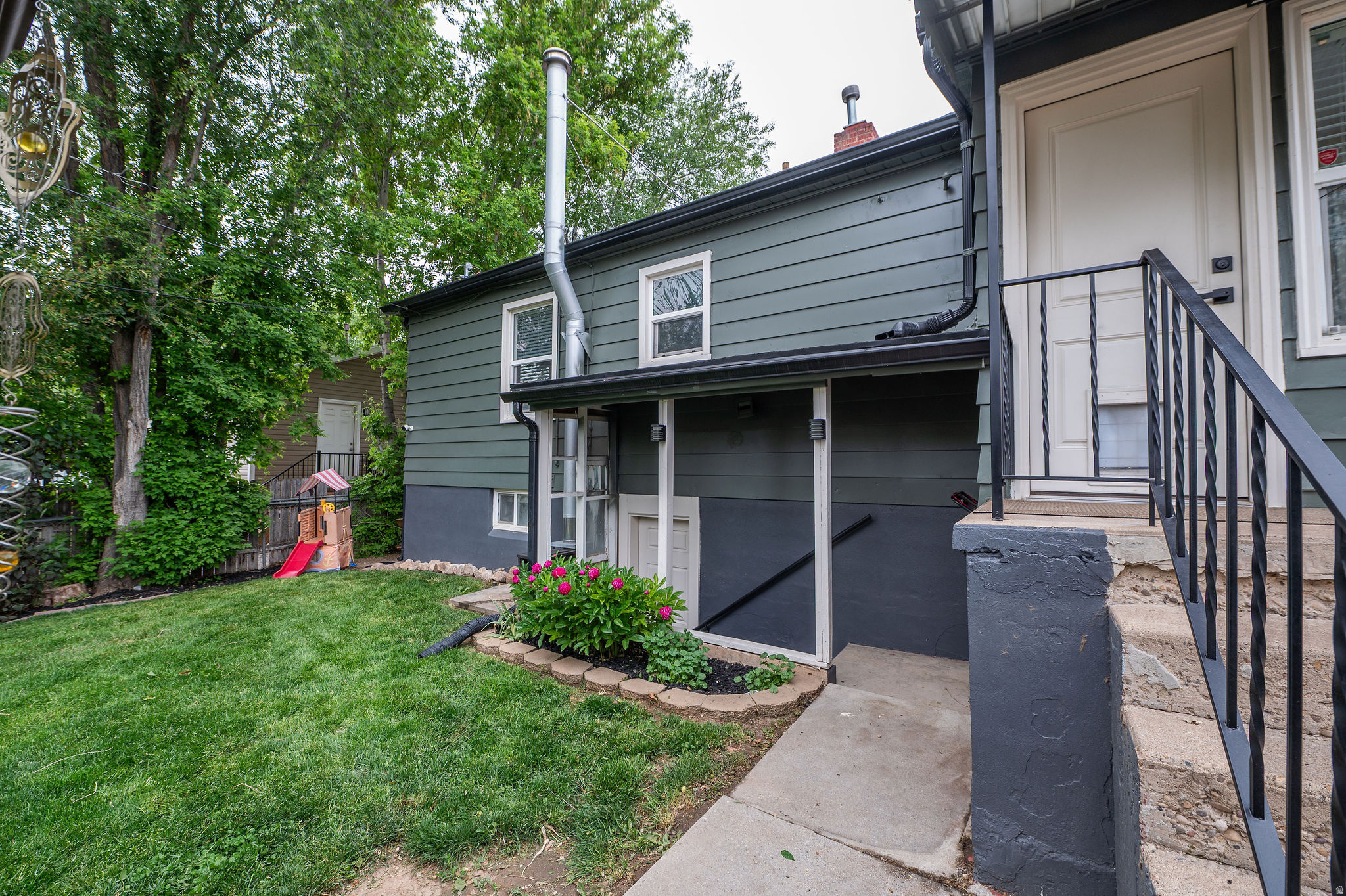 COUNTRY CLUB HEIGHTS - Residential