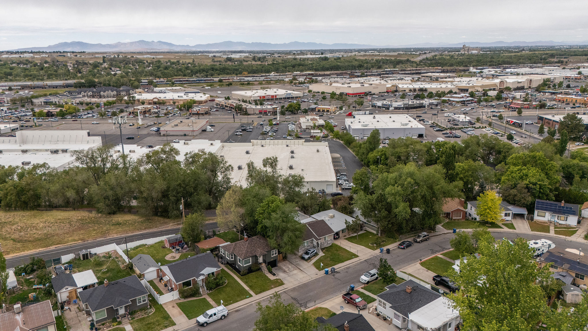 COUNTRY CLUB HEIGHTS - Residential