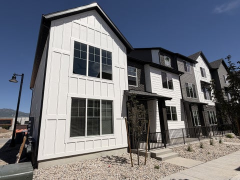 Townhouse For Sale - 1179 N Downfield Ln #208<br/> North Salt Lake, UT 84054