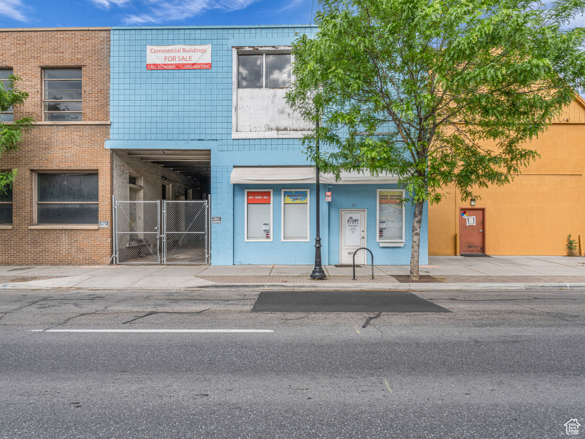 Main image without alt text