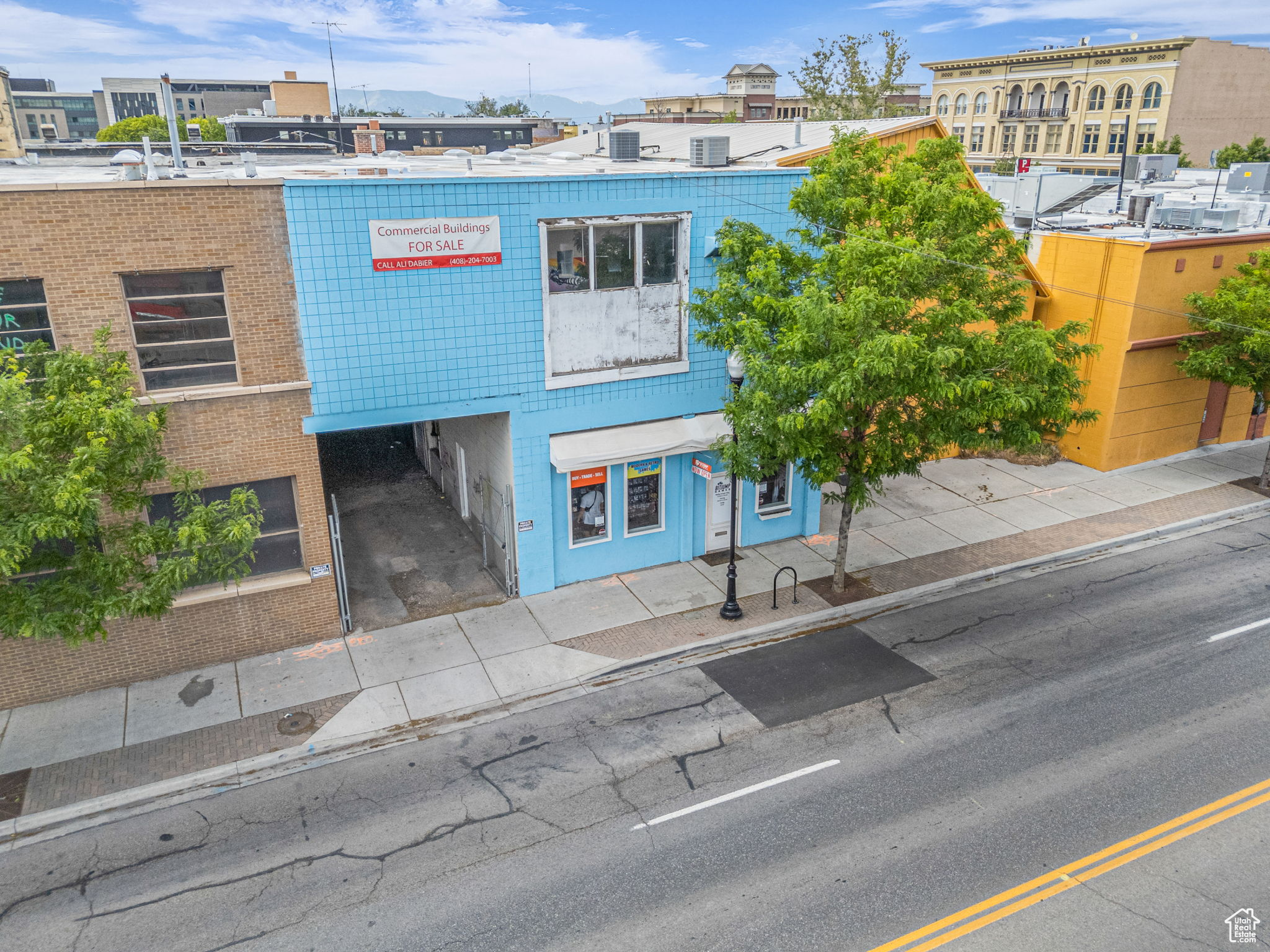 Main image without alt text